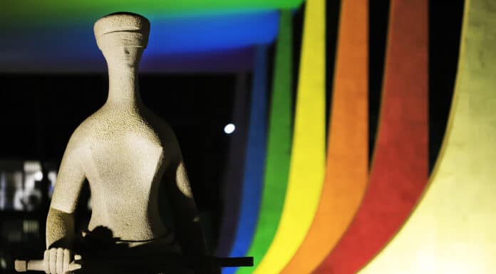 Quando foi aprovado o Casamento Gay no Brasil STF com iluminação especial para o Dia Internacional do Orgulho LGBTQIA+ (Foto: Fellipe Sampaio/SCO/STF)
